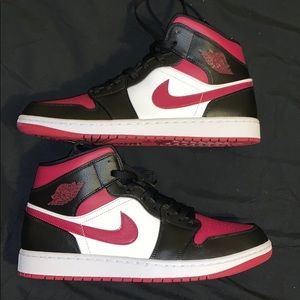 Air Jordan 1 Mid “Bred Toe”